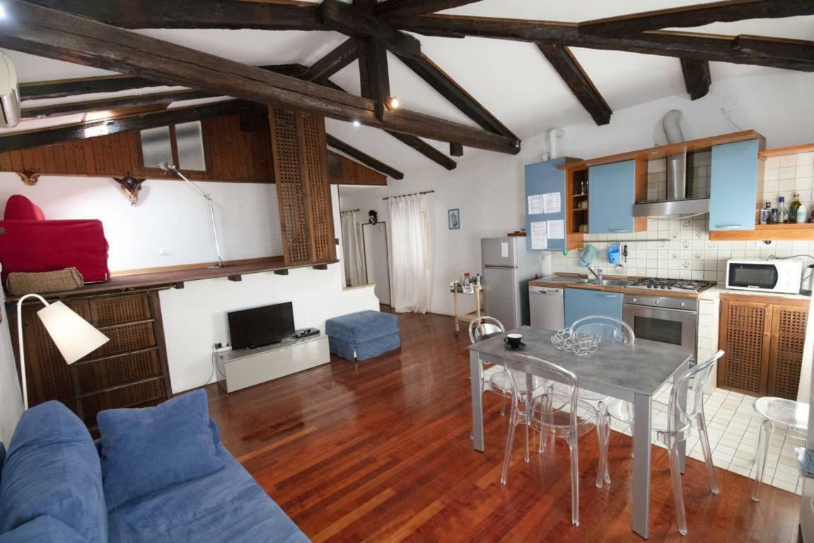 Appartamento Nel Cuore Di Venezia Bagian luar foto
